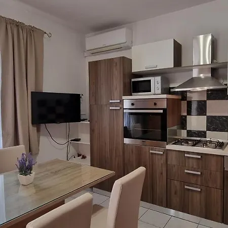 Ane Apartment Split