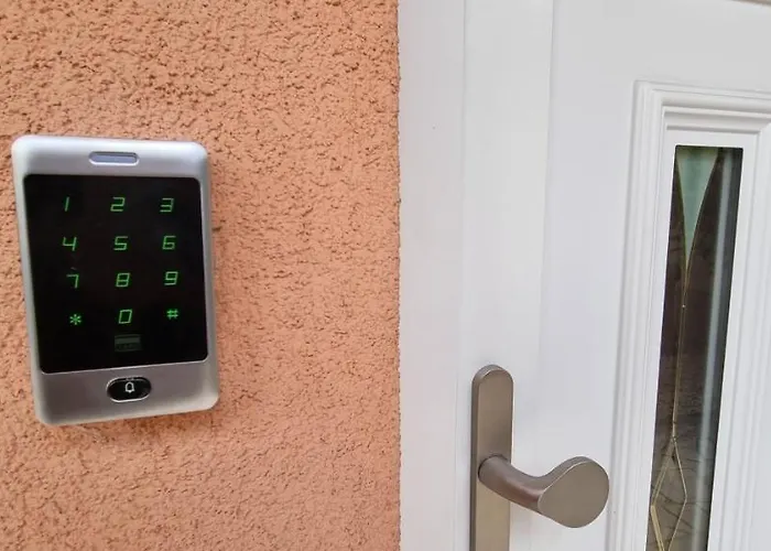 Ane 아파트 스플리트